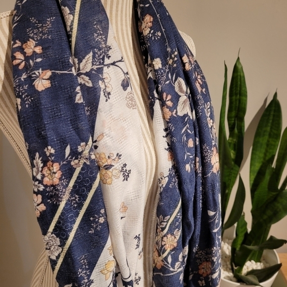 Spring floral lightweight scarf wrap - Picture 10 of 13